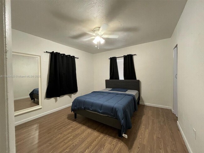 Foto del edificio - 200 NW 13th St
