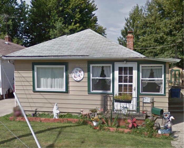 Primary Photo - 456 E 300th St