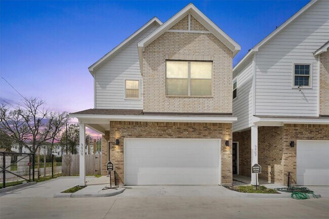 Building Photo - 304 Queen Sude Ln