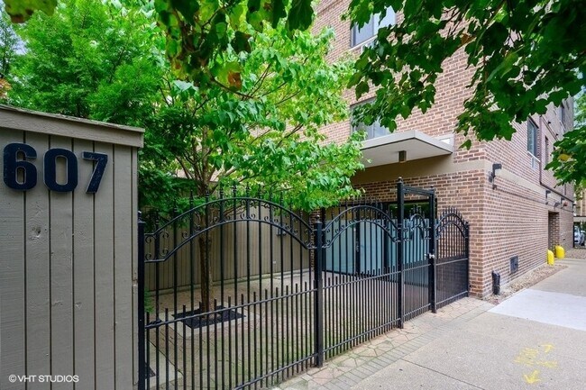 Foto del edificio - 607 W Wrightwood Ave
