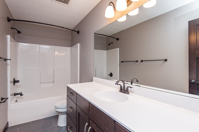 Building Photo - 3302 Portage Cir NW
