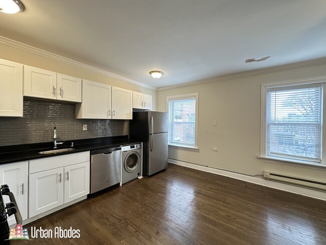 Building Photo - 2133 N Dayton St