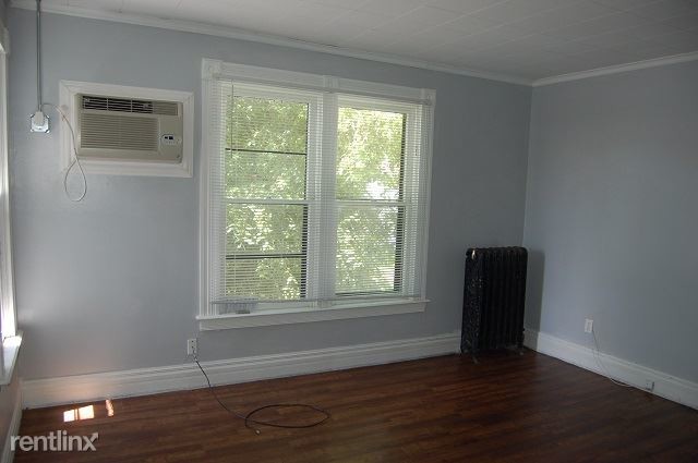 Building Photo - 1 br, 1 bath  - 906 E Burlington St Apt 4