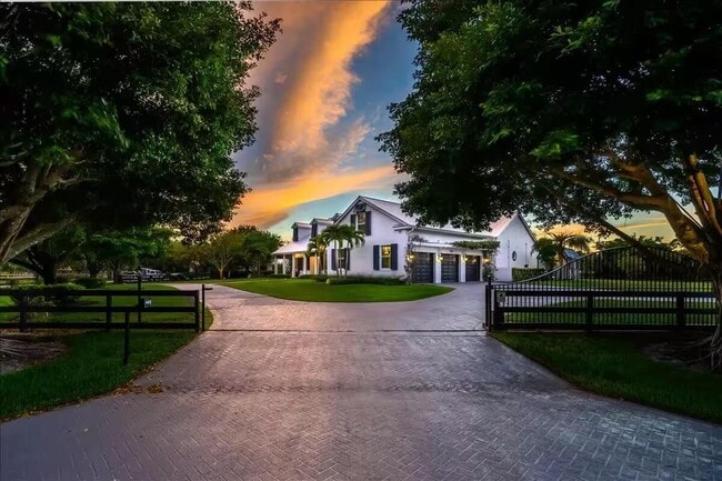 Foto del edificio - 1702 Clydesdale Ave