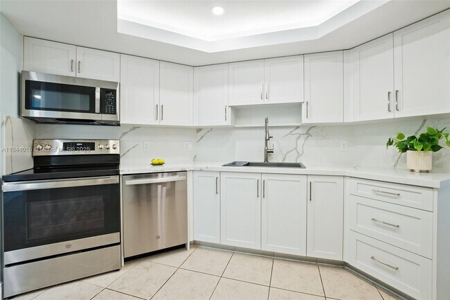 Building Photo - 300 Three Islands Blvd