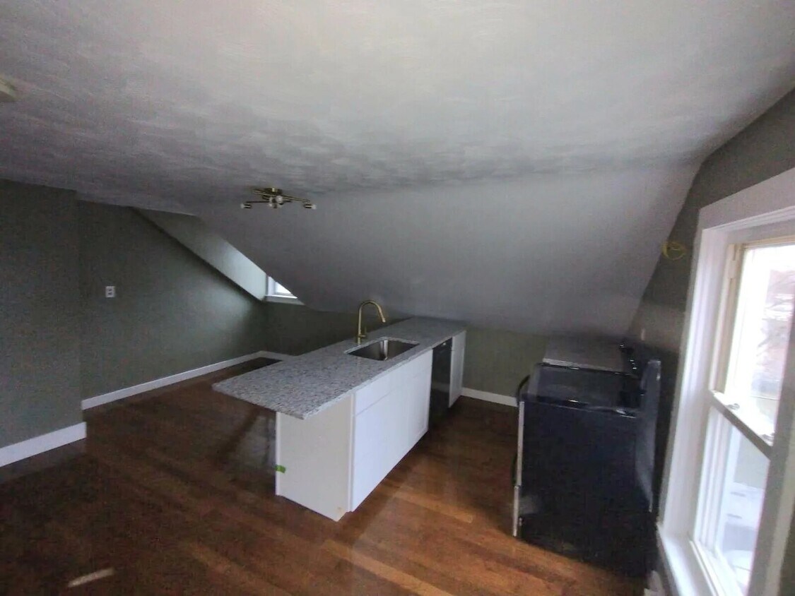 Primary Photo - 235 Pleasant St