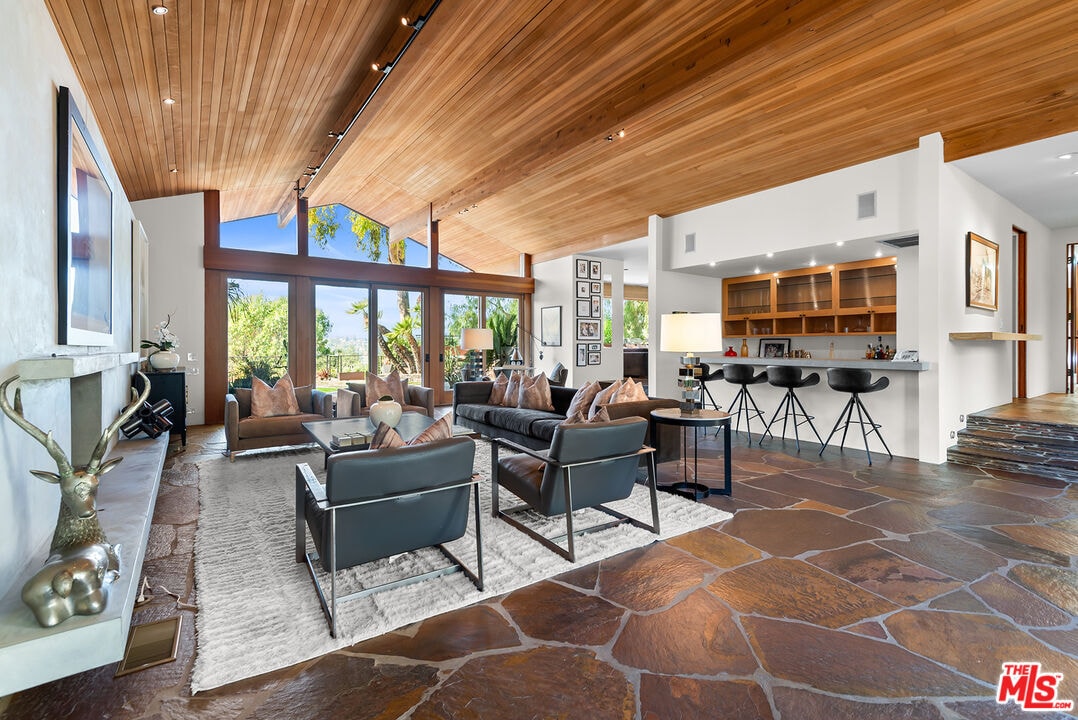 Foto principal - 4305 Clear Valley Dr