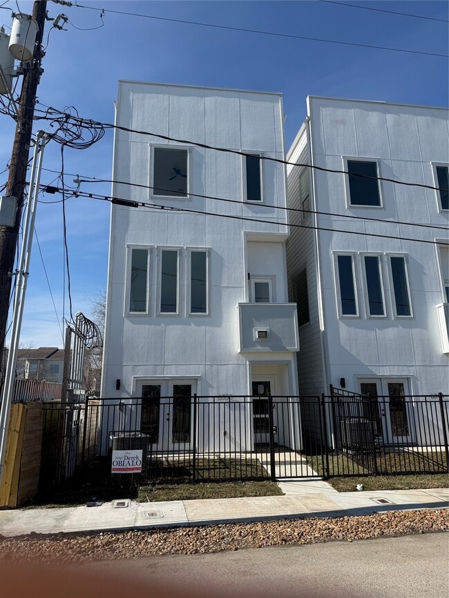 Building Photo - 6350 Culberson St