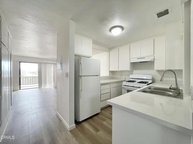 Foto principal - 553 W Pleasant Valley Rd