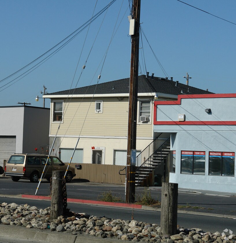 Building Photo - 1713 Broadway St