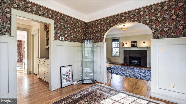 Building Photo - 136 N Irving St