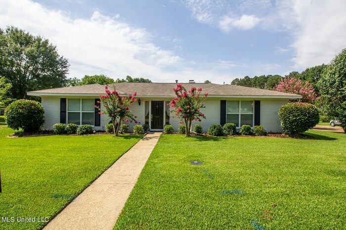 Primary Photo - 203 Cypress Dr