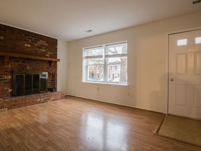 Building Photo - Beautiful 3-Bedroom Townhome with Private Backyard in Henrico