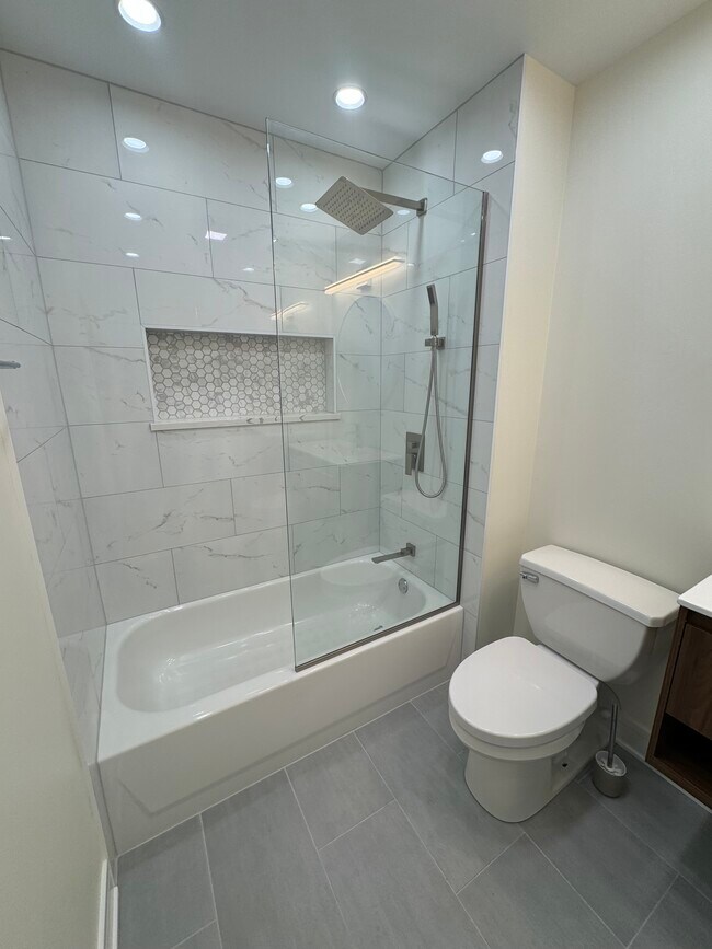 Second Bath - 1071 W 15th St