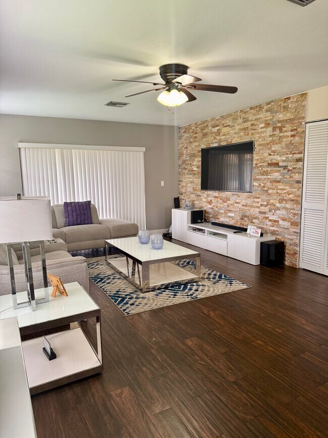 Sala de estar - 194 SE 1st Cir