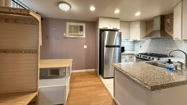 Foto del edificio - 1154 S Barrington Ave