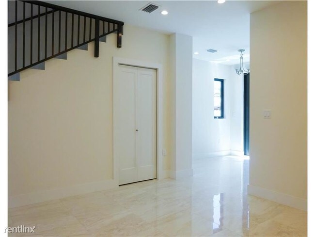 Foto del edificio - 753 NW 22nd Pl
