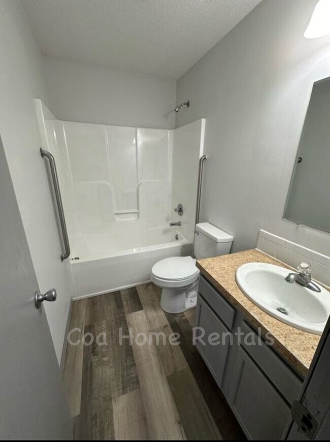 Foto del edificio - North East Side Duplex