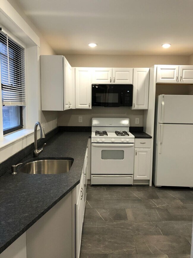 Building Photo - Avl 6/1 - Porter Sq 3.5BR, hot water inc, updated kitchen!