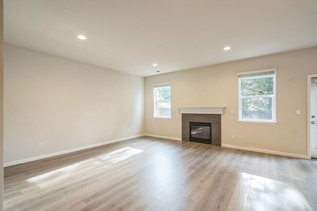 Building Photo - 9670 SW 171st Ave