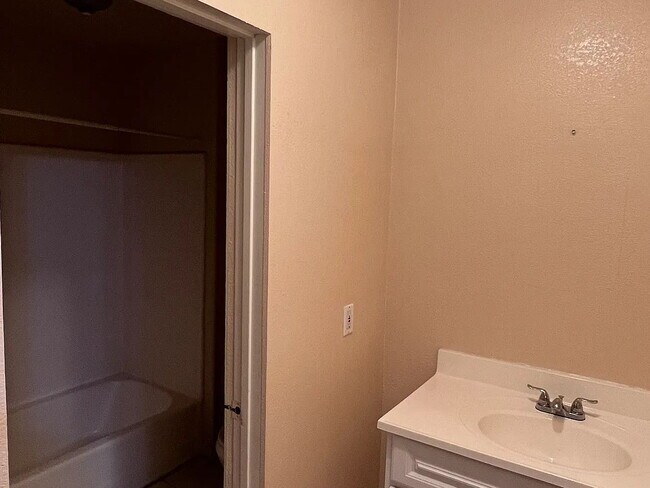 Foto del edificio - "Charming 1-Bedroom Retreat in Santa Ana – Perfect for Cozy Living!"