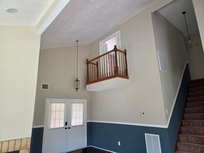 Building Photo - 8530 Lake Crystal Dr