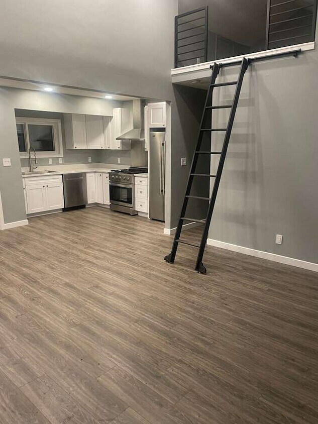 Foto principal - 6929 Ellis Ave S