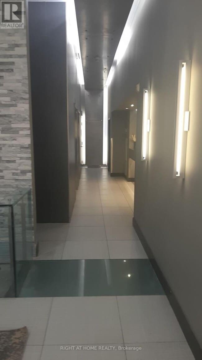 Building Photo - 1040 The Queensway