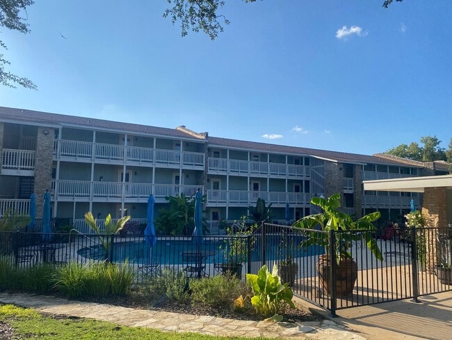 Building Photo - FURNISHED STUDIO CONDO WITH A MILLION DOLLAR LAKE VIEW