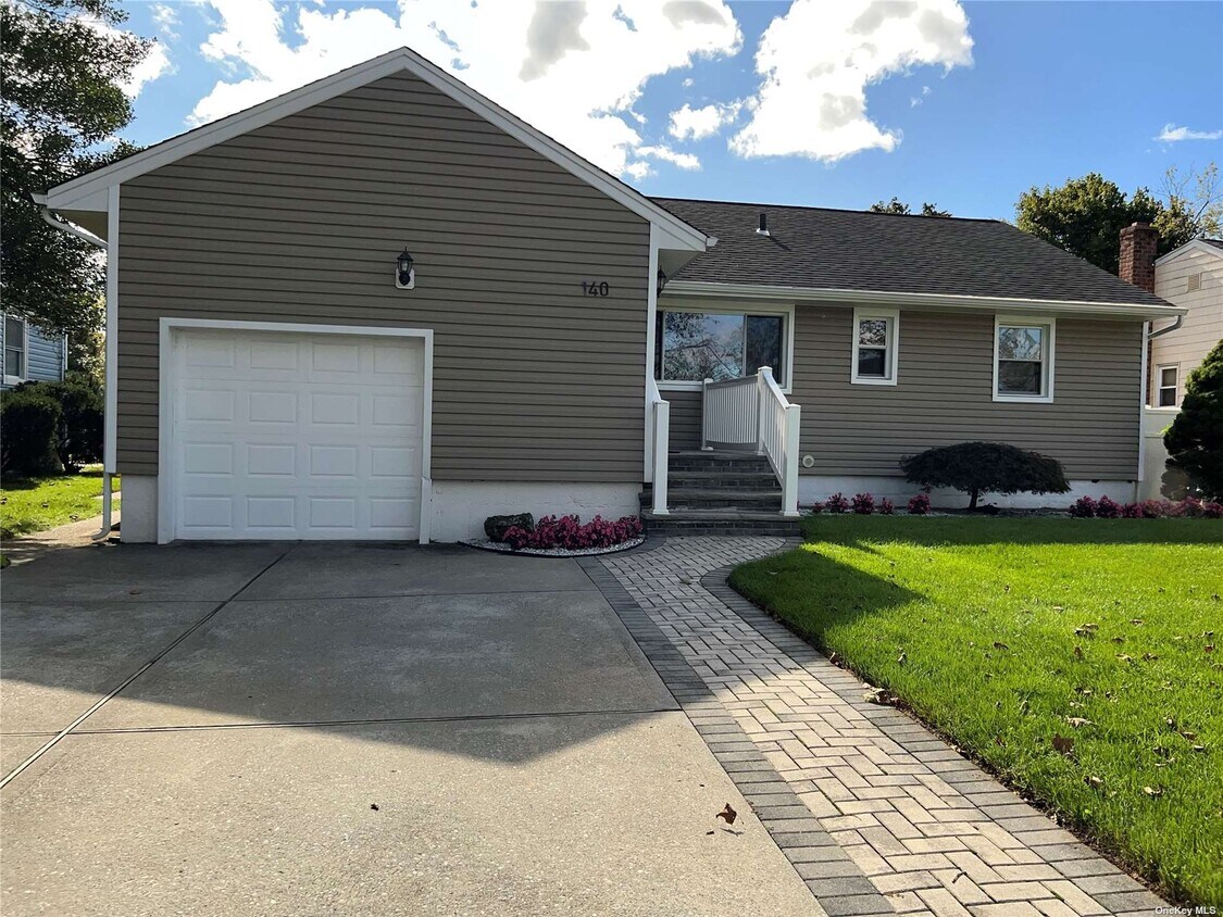 Foto principal - 140 Saddle Rock Rd