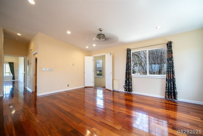Foto del edificio - 3 Bedroom 3 Bathroom pet negotiable SFH in...
