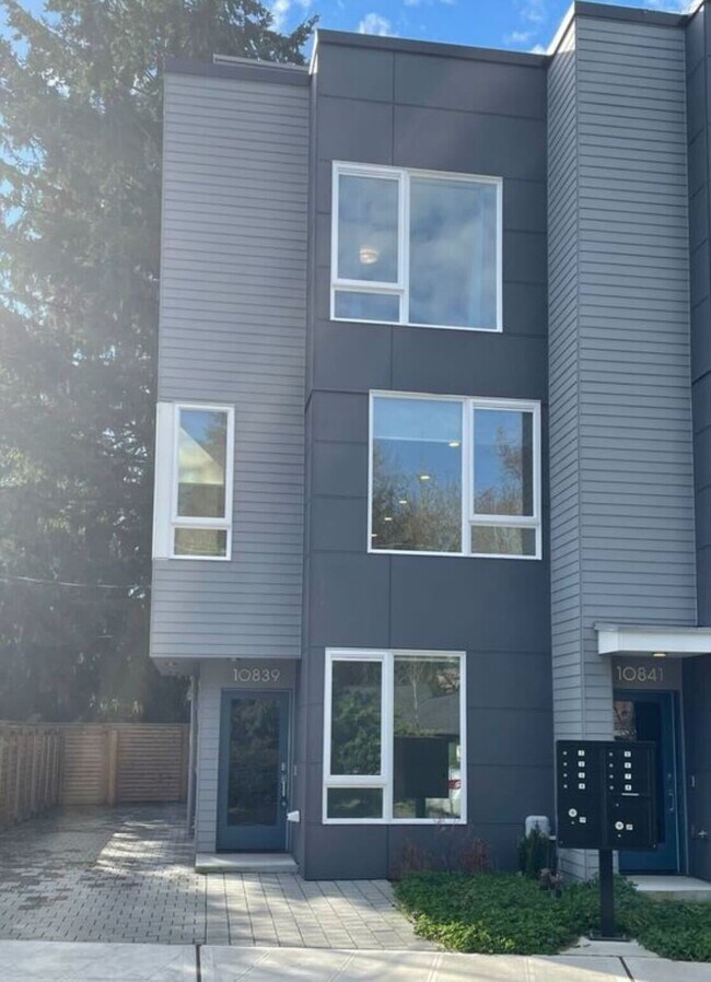 Building Photo - 10839-10811 11th Ave NE