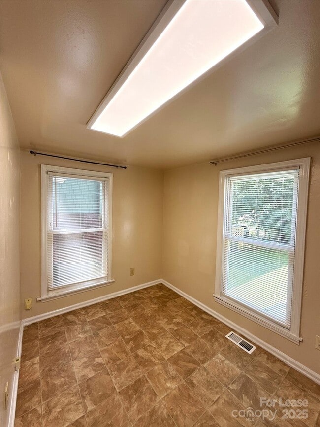 Building Photo - 1433 Pecan Ave