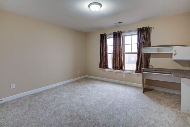 Foto del edificio - Welcome to your dream home in the gated La...