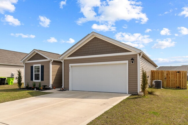 Building Photo - 525 Birdsong Dr