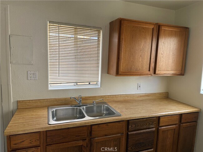Foto del edificio - 1062 W 24th St