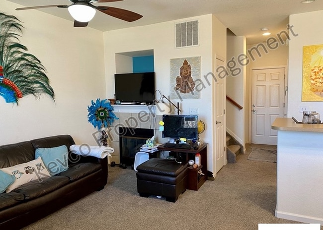 Building Photo - Live, Work, Relax - Comfortable Townhouse with AC