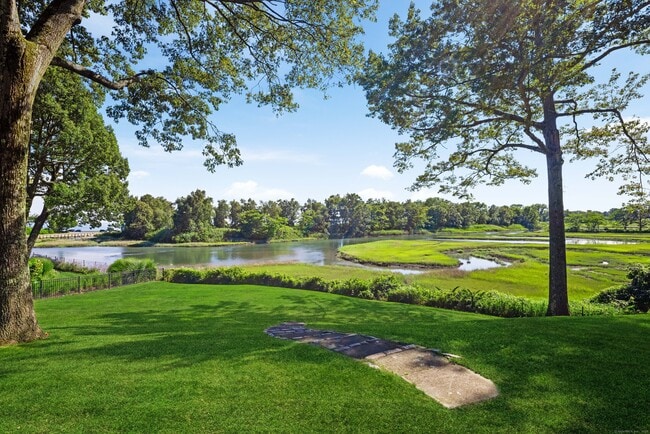 Building Photo - 11 Beachside Common