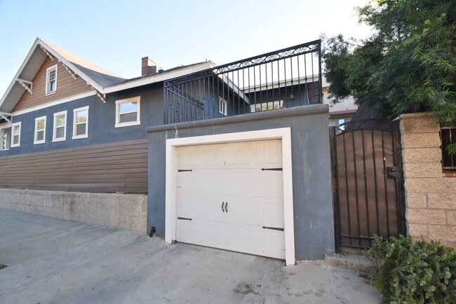 Foto del edificio - 2214 Elsinore St