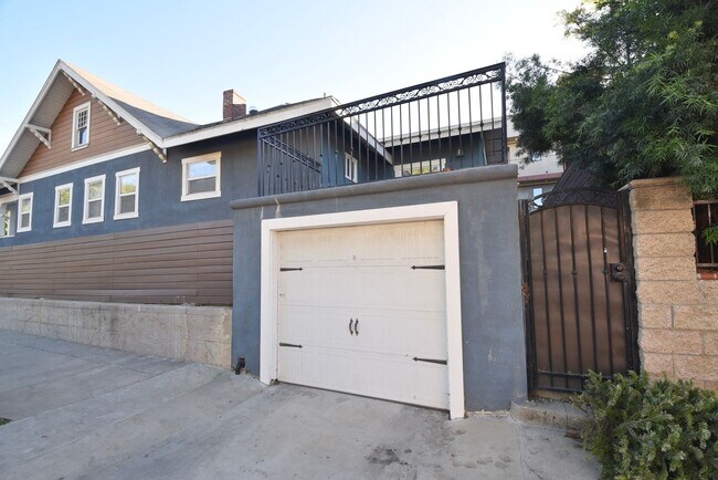 Building Photo - 2214 Elsinore St