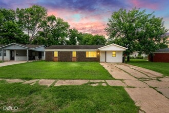 Building Photo - 3111 Bragg St