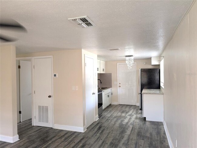 Building Photo - 8942 Temple Terrace Hwy