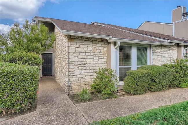 Foto del edificio - 1701 Timber Brush Trail