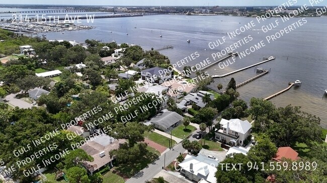 Building Photo - 214 15th Ave W