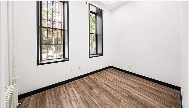 Foto del edificio - 439 W 46th St