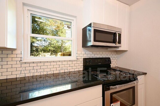 Building Photo - 4491 Driftwood Pl