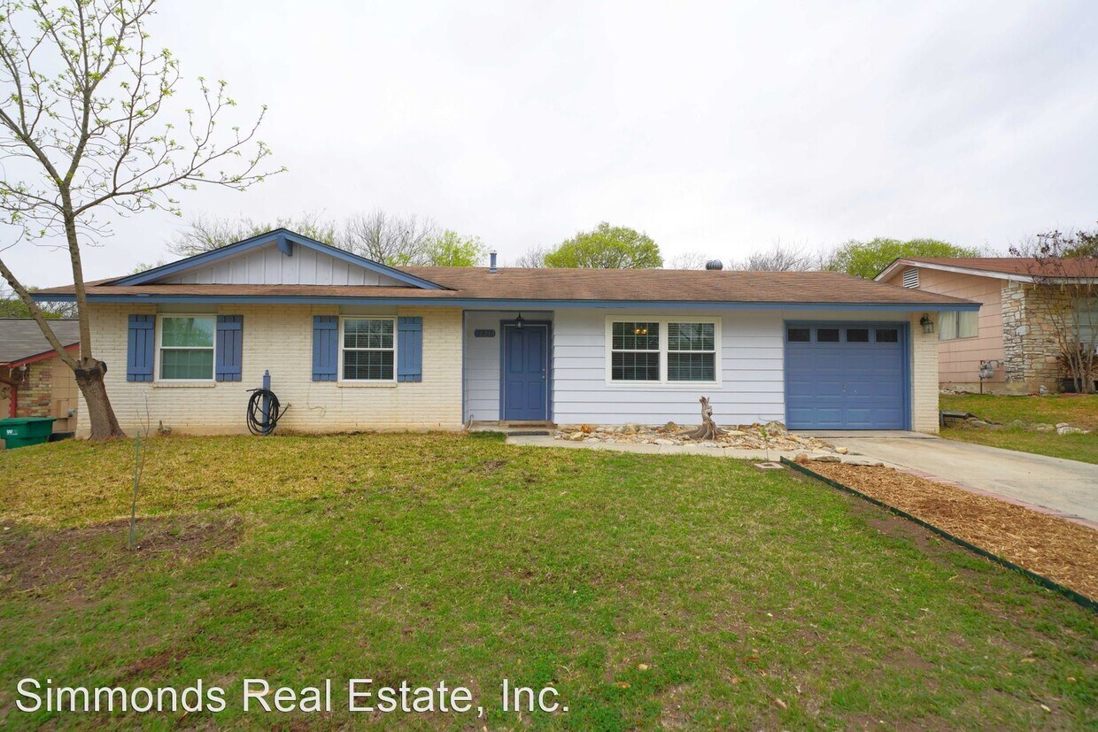 3 br, 1 bath House 12213 Lone Shadow Trail Alquileres en Live Oak