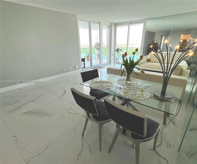 Foto del edificio - 100 Bayview Dr