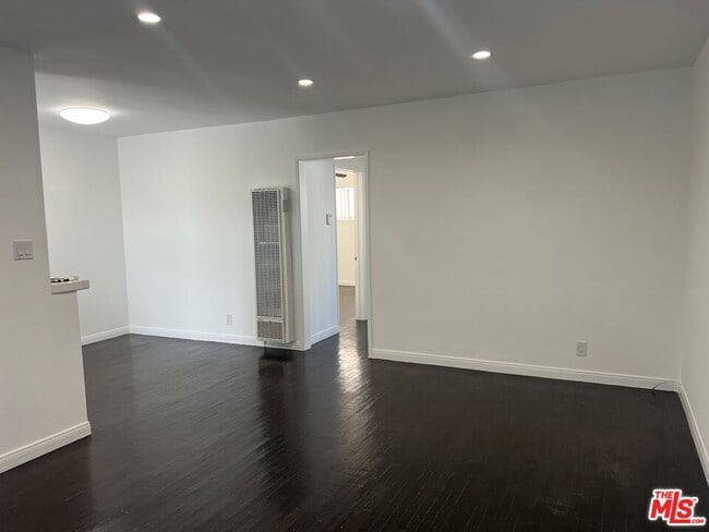 Foto del edificio - 1024 N Stanley Ave