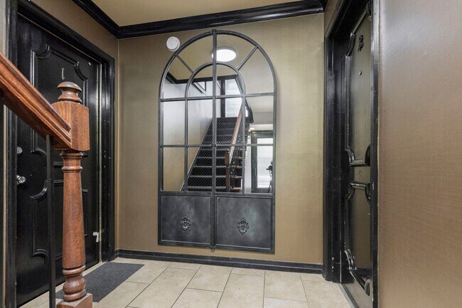 Building Photo - 1166 Castlevale Dr